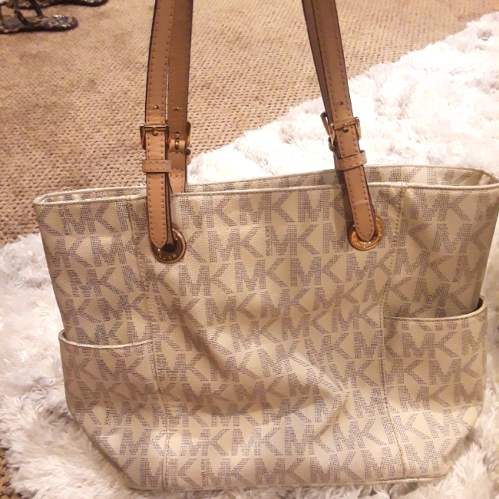 Michael Kors East West Voyager Tote